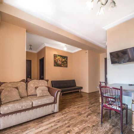 Apartment Chavchavadze Batumi Exterior photo