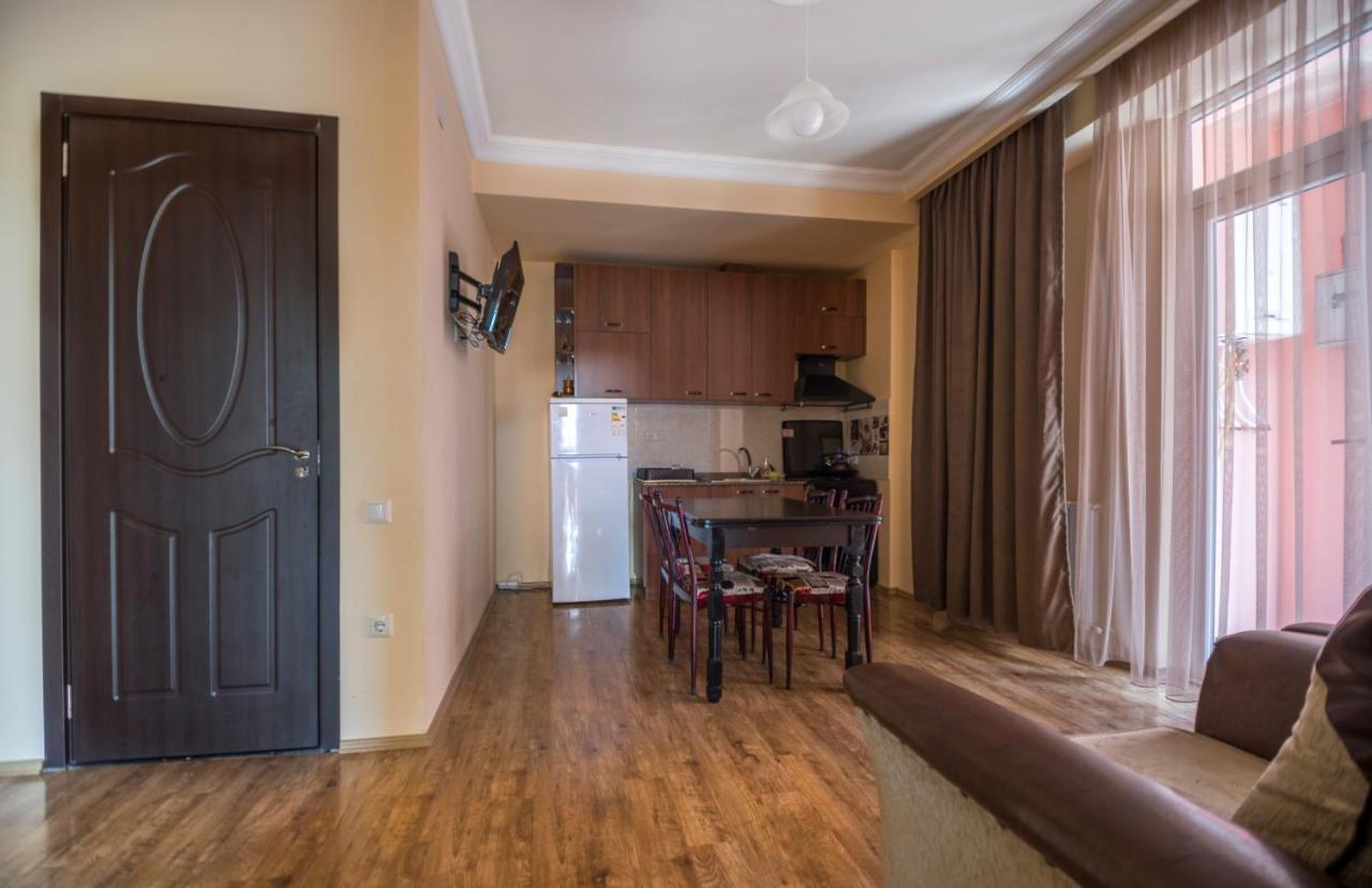 Apartment Chavchavadze Batumi Exterior photo