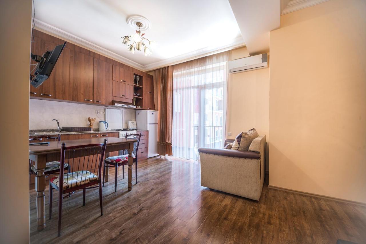 Apartment Chavchavadze Batumi Exterior photo