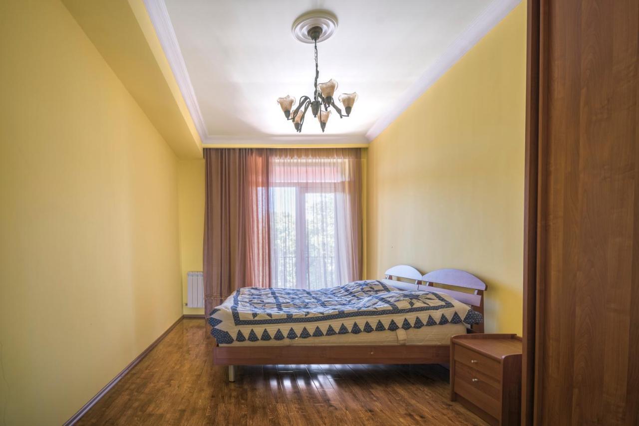 Apartment Chavchavadze Batumi Exterior photo