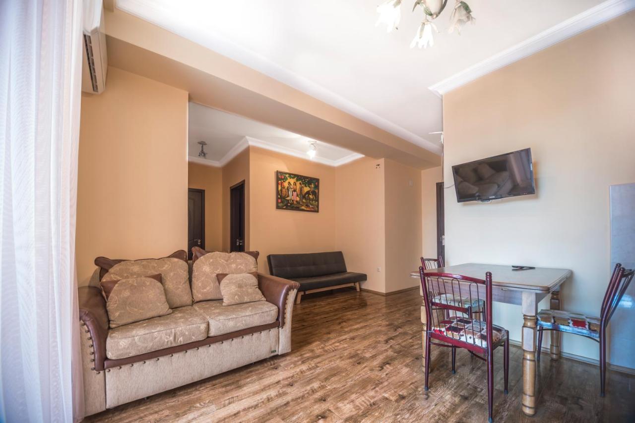 Apartment Chavchavadze Batumi Exterior photo