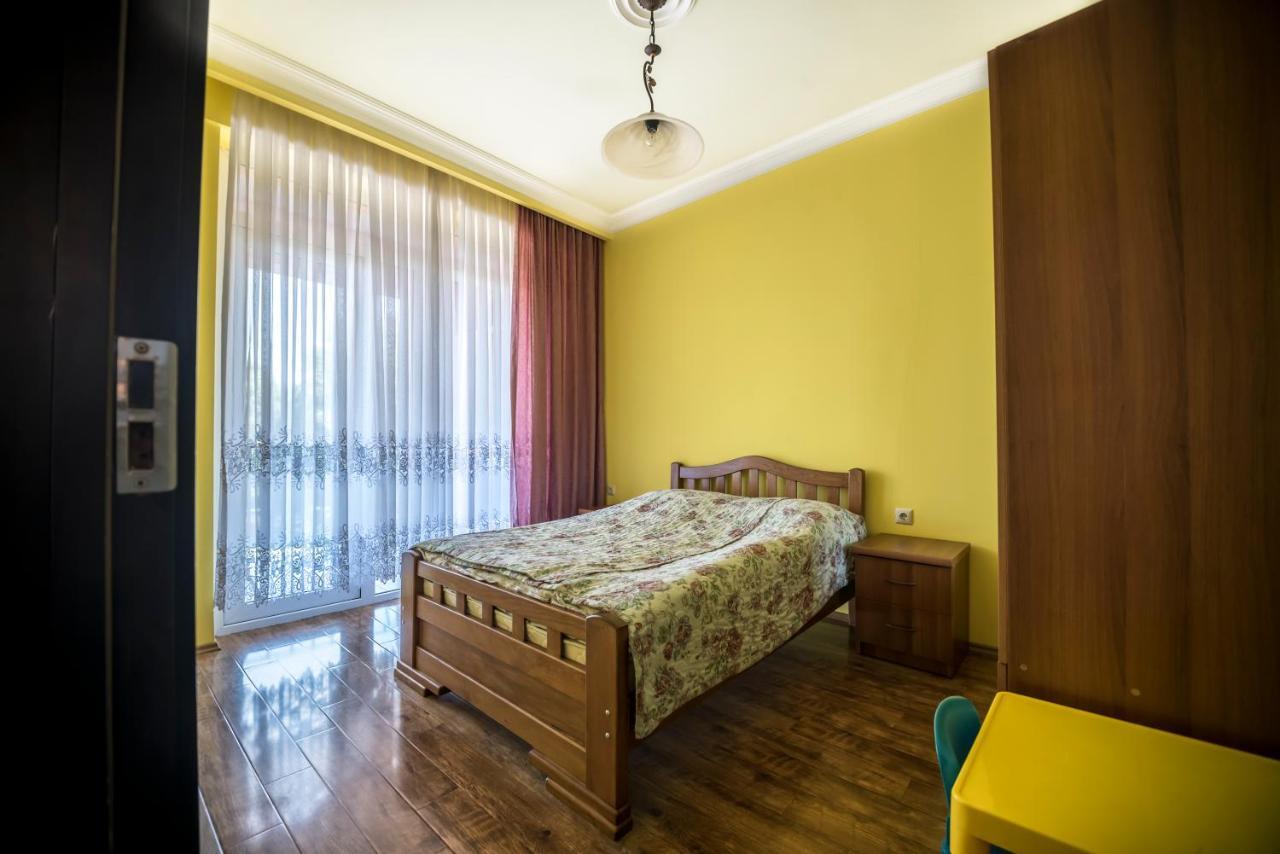 Apartment Chavchavadze Batumi Exterior photo